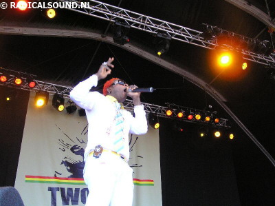 Elephant Man - two 77 splash 2006 002