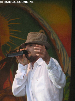 Gentleman @ Reggae Geel 2005 008