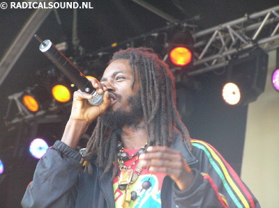 I Wayne - two 77 splash 2006 012