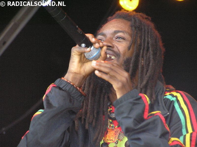 I Wayne - two 77 splash 2006 014